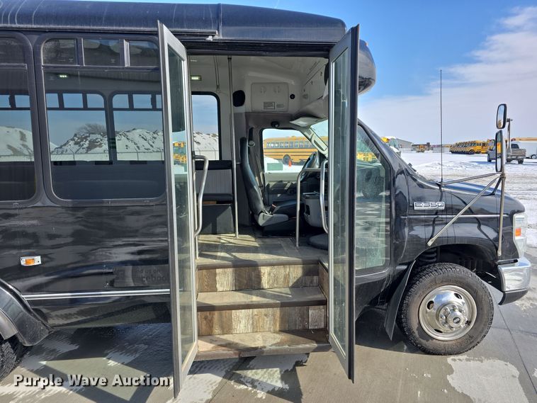 image for item DW3129 2012 Ford Econoline E350 party bus