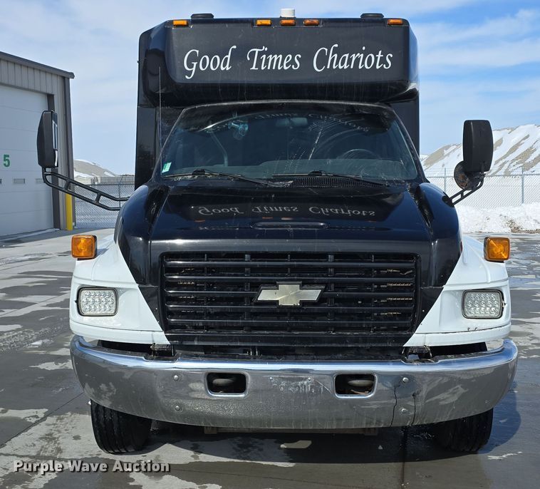 image for item DW3130 2007 Chevrolet C5500 party bus