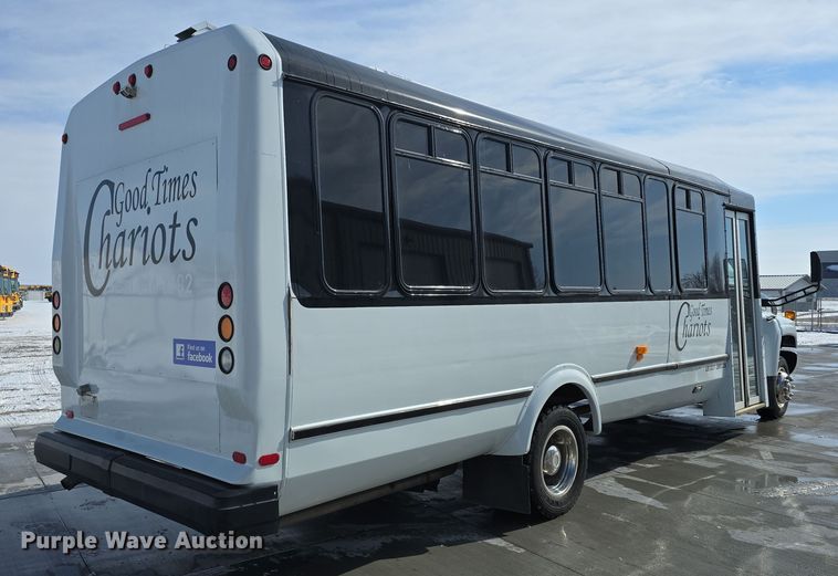 image for item DW3130 2007 Chevrolet C5500 party bus