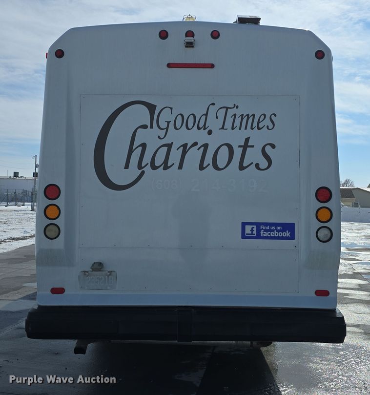 image for item DW3130 2007 Chevrolet C5500 party bus