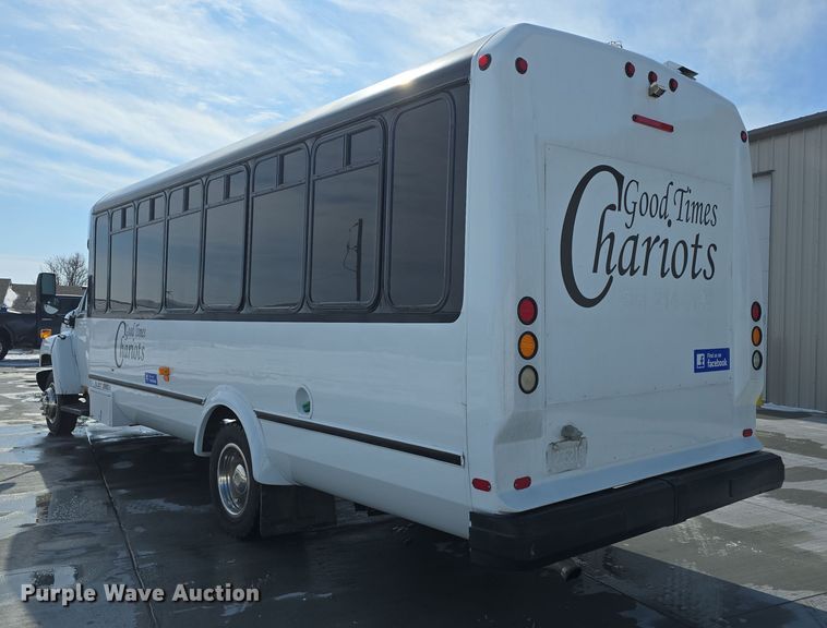 image for item DW3130 2007 Chevrolet C5500 party bus