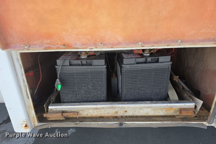 image for item DW3130 2007 Chevrolet C5500 party bus