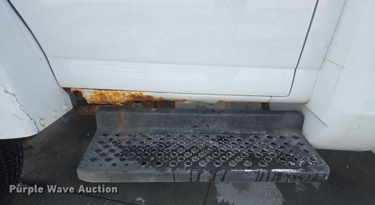 image for item DW3130 2007 Chevrolet C5500 party bus