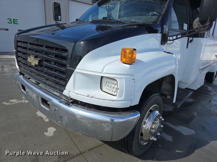 image for item DW3130 2007 Chevrolet C5500 party bus