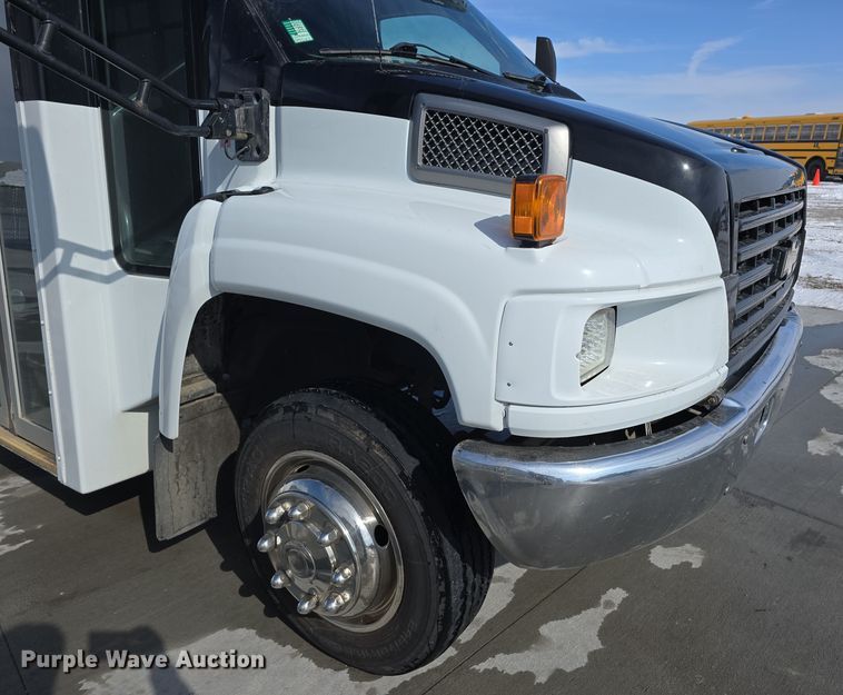 image for item DW3130 2007 Chevrolet C5500 party bus