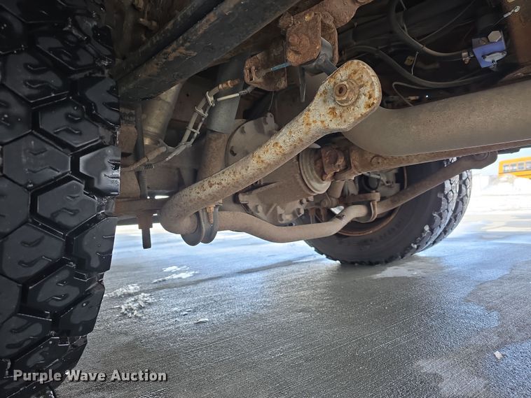 image for item DW3130 2007 Chevrolet C5500 party bus