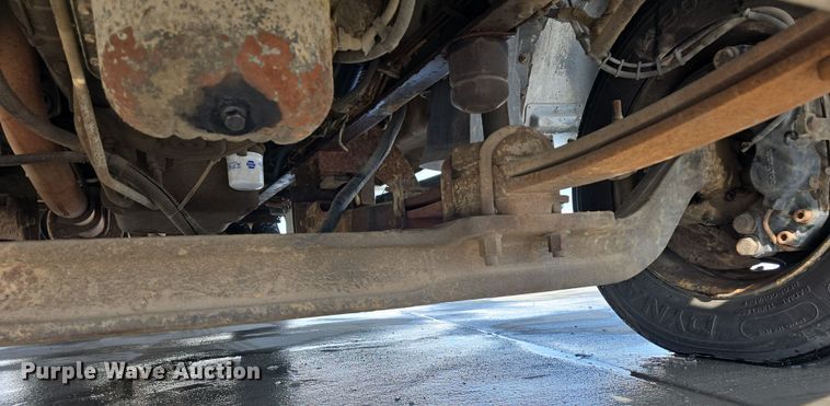 image for item DW3130 2007 Chevrolet C5500 party bus