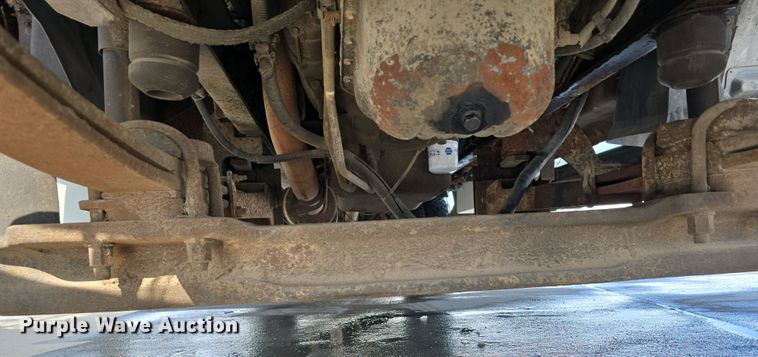 image for item DW3130 2007 Chevrolet C5500 party bus