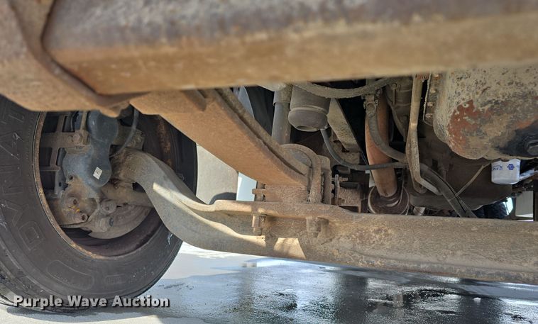 image for item DW3130 2007 Chevrolet C5500 party bus