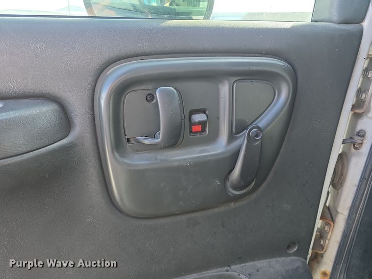 image for item DW3130 2007 Chevrolet C5500 party bus