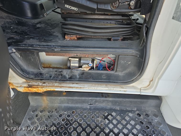 image for item DW3130 2007 Chevrolet C5500 party bus