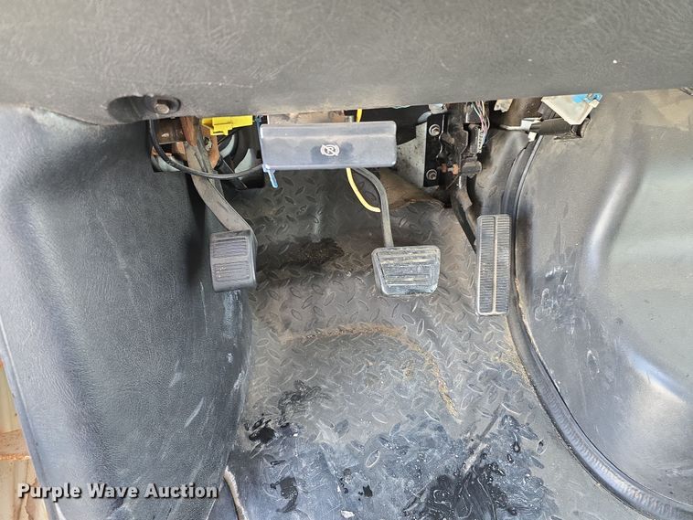 image for item DW3130 2007 Chevrolet C5500 party bus