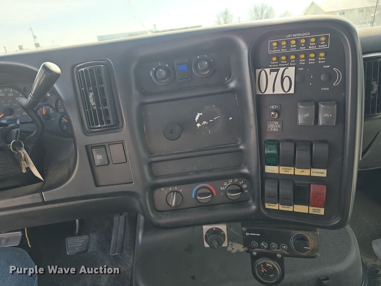 image for item DW3130 2007 Chevrolet C5500 party bus