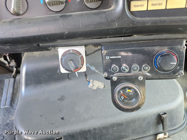 image for item DW3130 2007 Chevrolet C5500 party bus