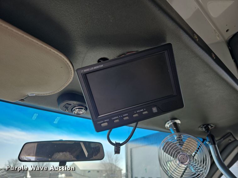 image for item DW3130 2007 Chevrolet C5500 party bus