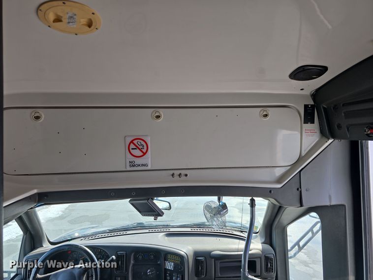 image for item DW3130 2007 Chevrolet C5500 party bus