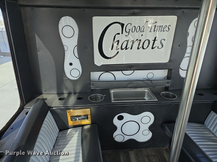 image for item DW3130 2007 Chevrolet C5500 party bus