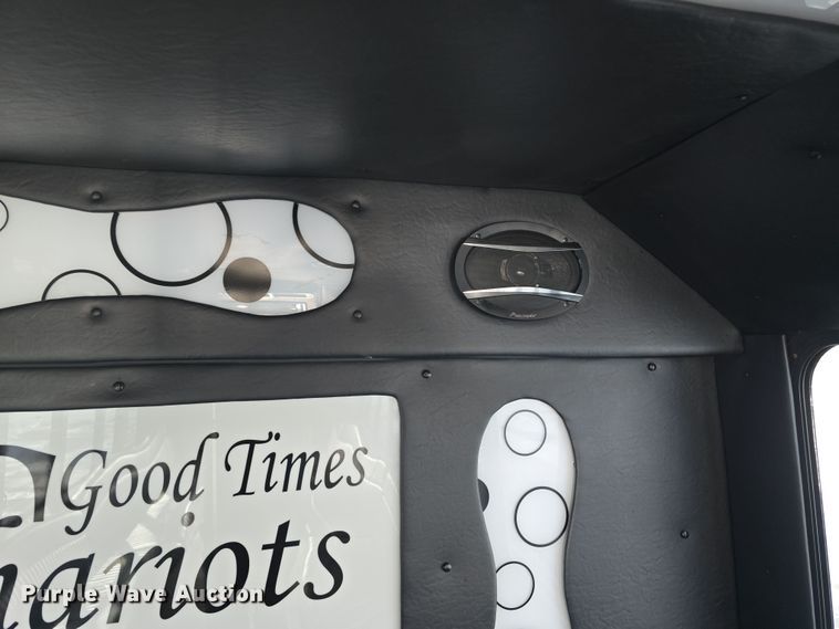 image for item DW3130 2007 Chevrolet C5500 party bus