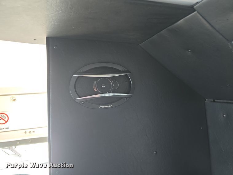 image for item DW3130 2007 Chevrolet C5500 party bus