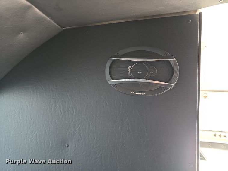 image for item DW3130 2007 Chevrolet C5500 party bus