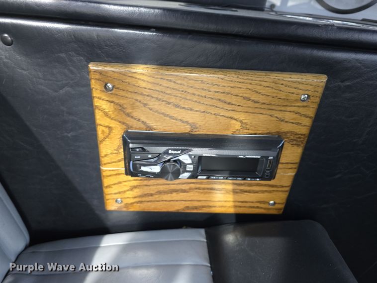 image for item DW3130 2007 Chevrolet C5500 party bus