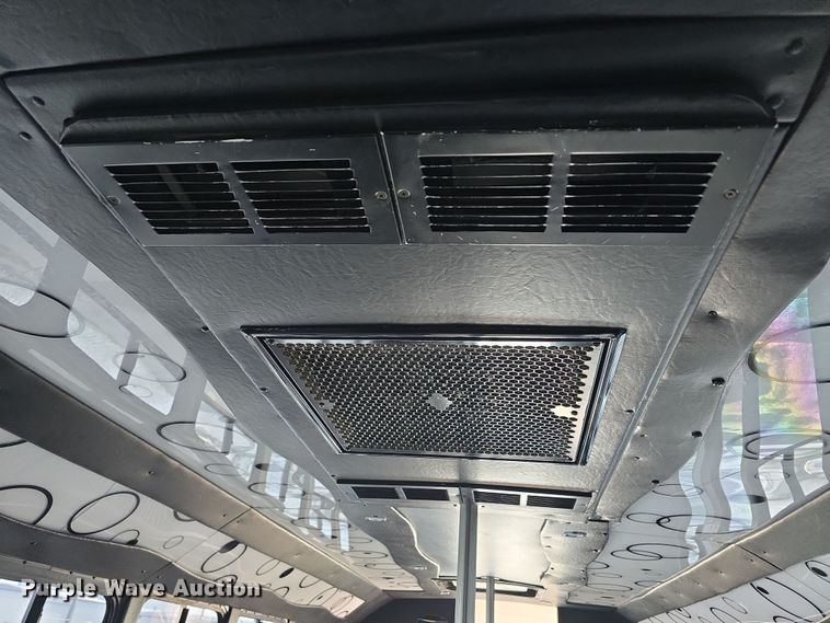 image for item DW3130 2007 Chevrolet C5500 party bus