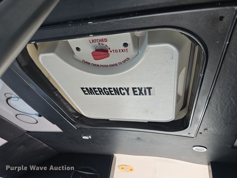 image for item DW3130 2007 Chevrolet C5500 party bus