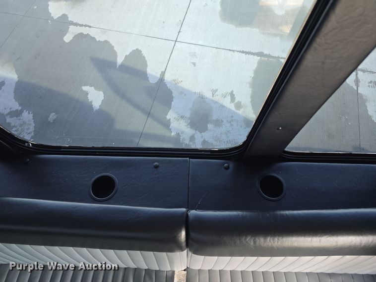 image for item DW3130 2007 Chevrolet C5500 party bus