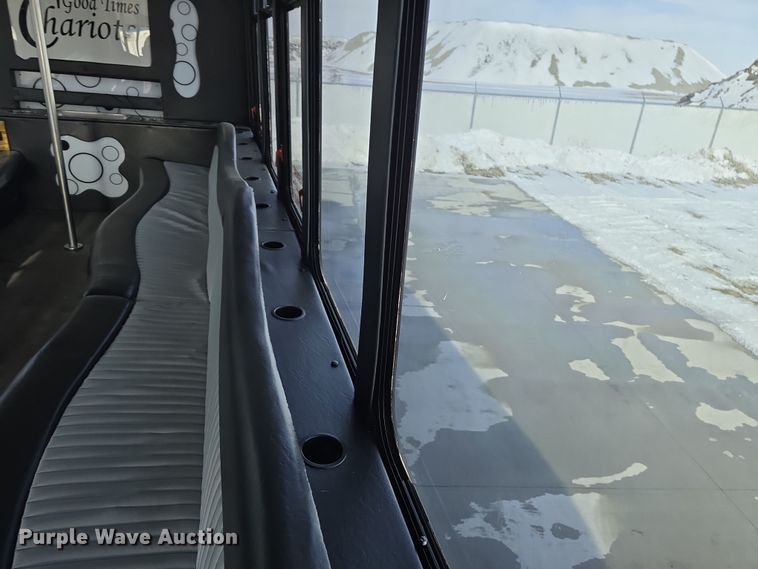 image for item DW3130 2007 Chevrolet C5500 party bus