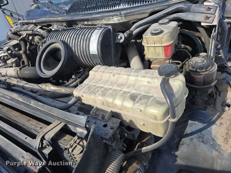 image for item DW3130 2007 Chevrolet C5500 party bus