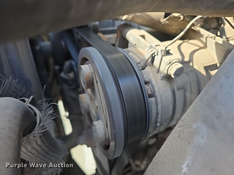 image for item DW3130 2007 Chevrolet C5500 party bus