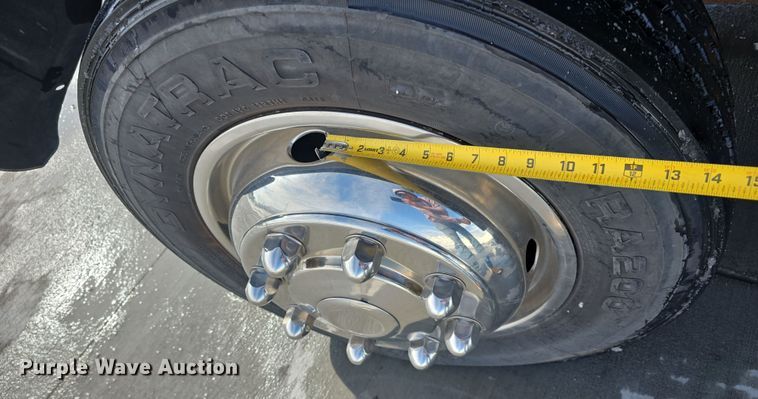 image for item DW3130 2007 Chevrolet C5500 party bus