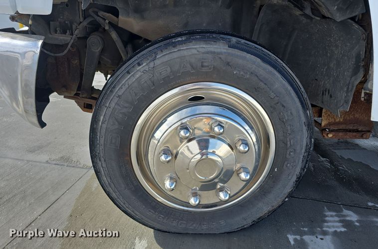 image for item DW3130 2007 Chevrolet C5500 party bus