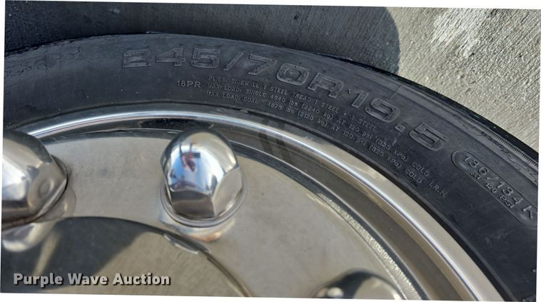 image for item DW3130 2007 Chevrolet C5500 party bus