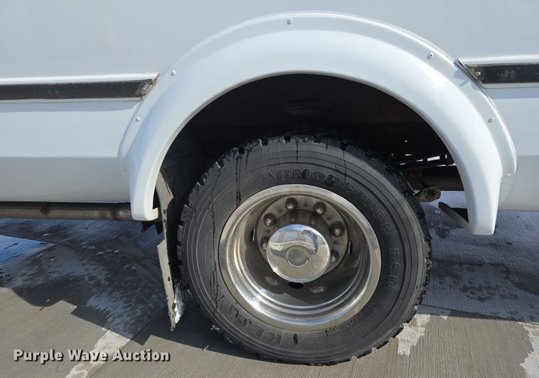 image for item DW3130 2007 Chevrolet C5500 party bus