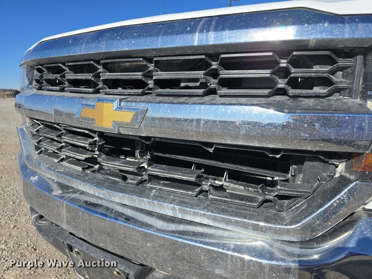 image for item DW3168 2018 Chevrolet Silverado 1500 Double Cab pickup truck