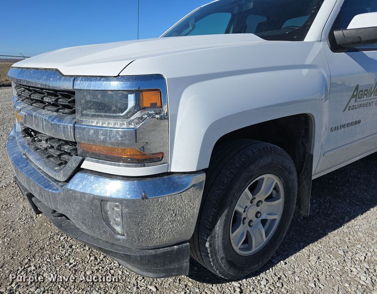 image for item DW3169 2018 Chevrolet Silverado 1500 LT Double Cab pickup truck