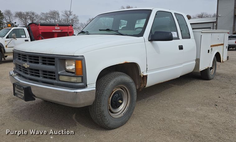 image for item DW3176 2000 Chevrolet C2500 Ext. Cab utility bed pickup truck