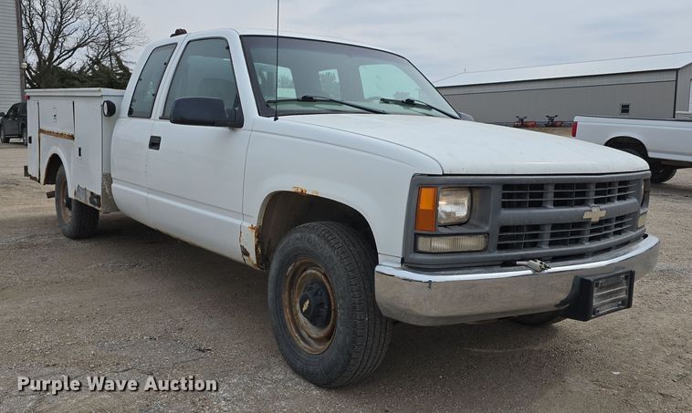 image for item DW3176 2000 Chevrolet C2500 Ext. Cab utility bed pickup truck