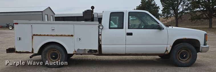 image for item DW3176 2000 Chevrolet C2500 Ext. Cab utility bed pickup truck