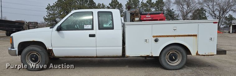 image for item DW3176 2000 Chevrolet C2500 Ext. Cab utility bed pickup truck