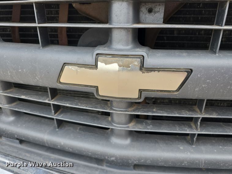 image for item DW3176 2000 Chevrolet C2500 Ext. Cab utility bed pickup truck