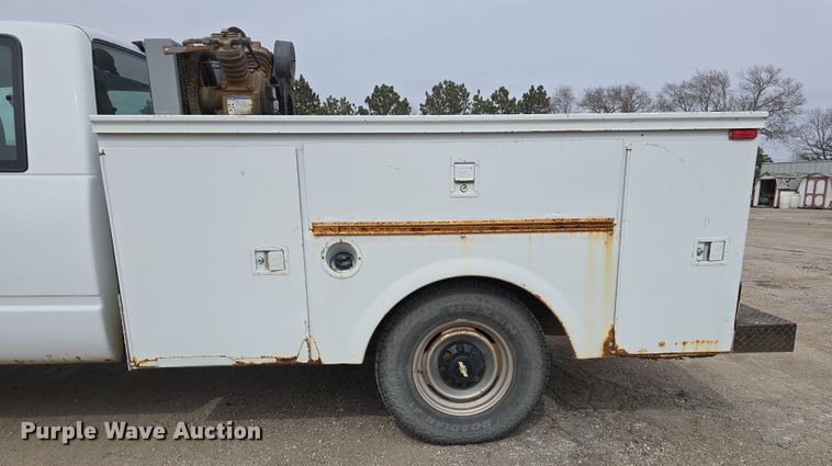 image for item DW3176 2000 Chevrolet C2500 Ext. Cab utility bed pickup truck