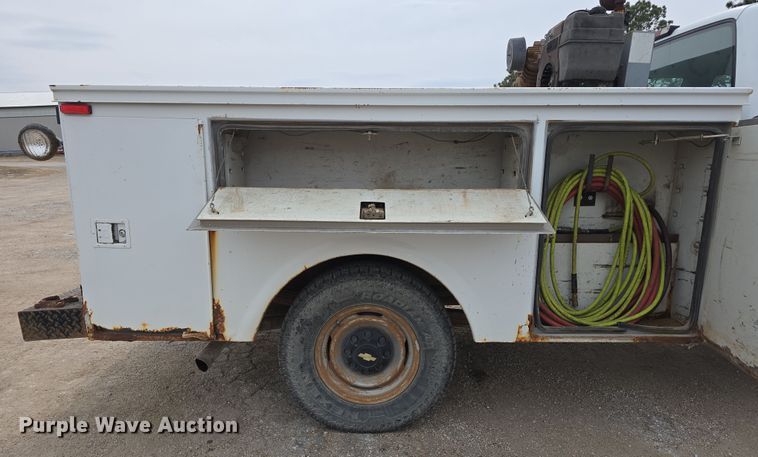 image for item DW3176 2000 Chevrolet C2500 Ext. Cab utility bed pickup truck