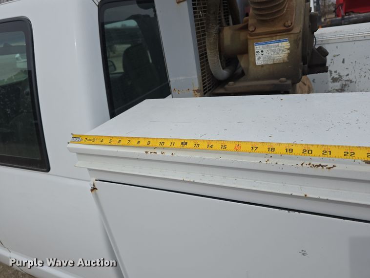 image for item DW3176 2000 Chevrolet C2500 Ext. Cab utility bed pickup truck