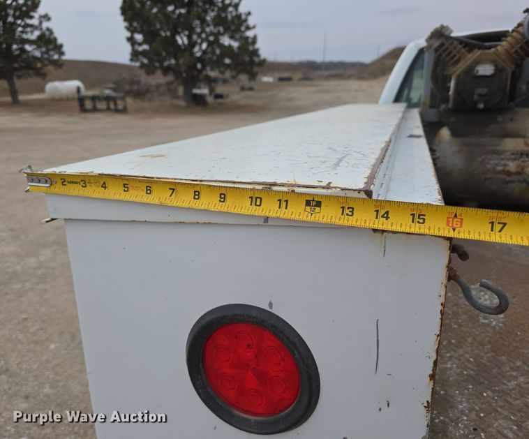 image for item DW3176 2000 Chevrolet C2500 Ext. Cab utility bed pickup truck