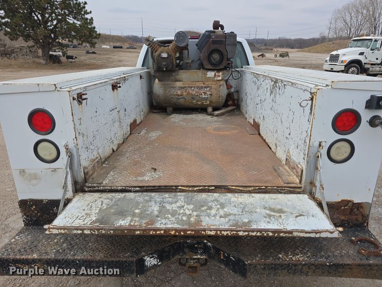 image for item DW3176 2000 Chevrolet C2500 Ext. Cab utility bed pickup truck