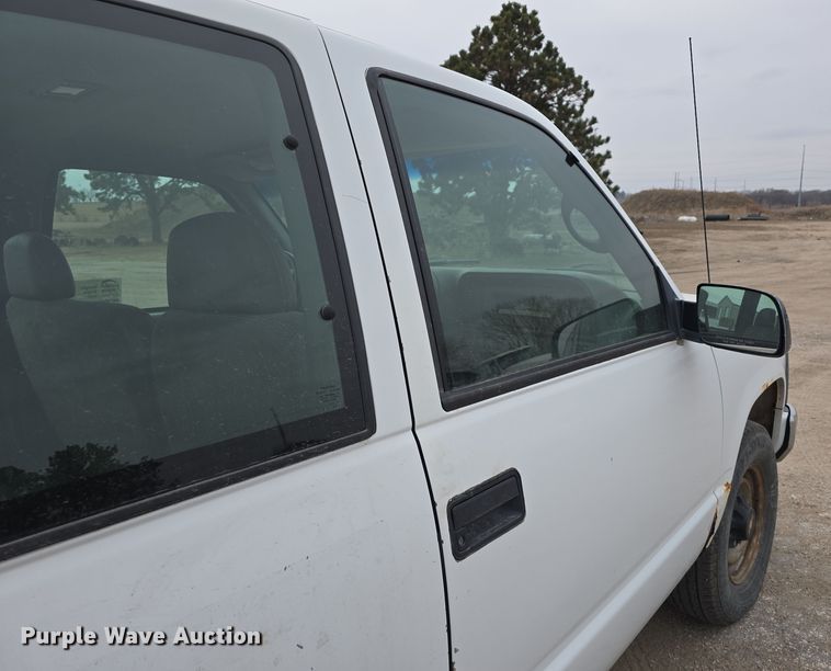 image for item DW3176 2000 Chevrolet C2500 Ext. Cab utility bed pickup truck