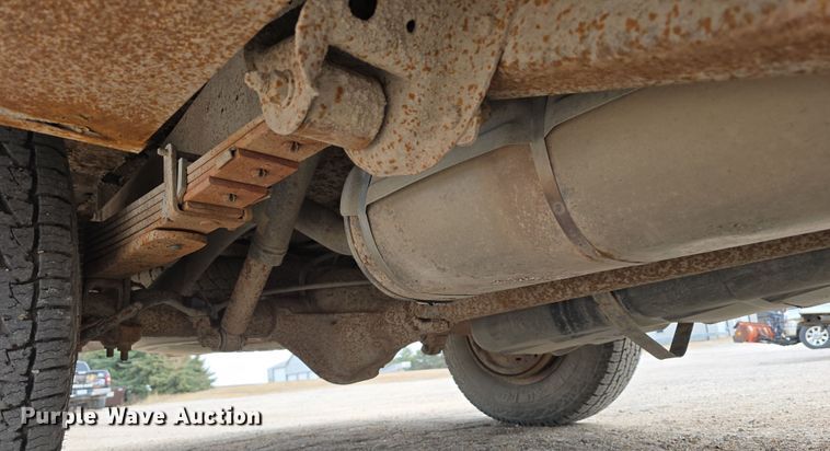 image for item DW3176 2000 Chevrolet C2500 Ext. Cab utility bed pickup truck