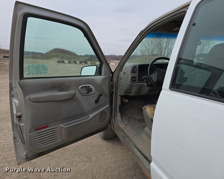 image for item DW3176 2000 Chevrolet C2500 Ext. Cab utility bed pickup truck